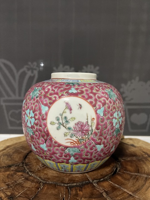 古玩陶瓷粉彩開窗花卉紋罐真品鑒賞圖