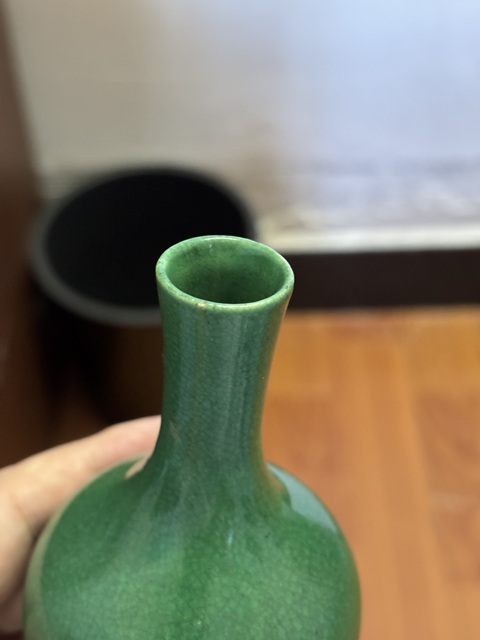 古玩陶瓷魚子綠天球瓶真品鑒賞圖