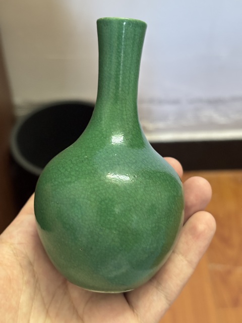 古玩陶瓷魚子綠天球瓶真品鑒賞圖