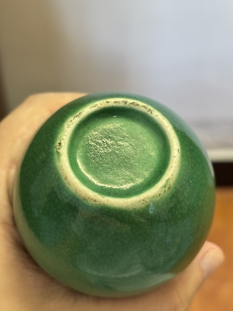 古玩陶瓷魚子綠天球瓶真品鑒賞圖