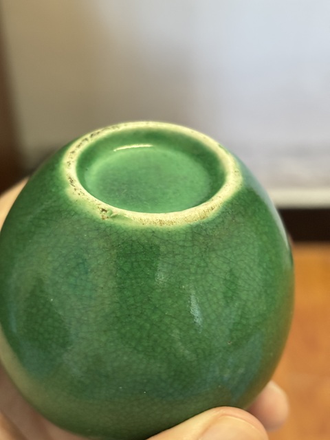 古玩陶瓷魚子綠天球瓶真品鑒賞圖