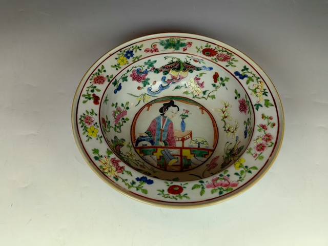 古玩陶瓷清中碗仕女花卉紋粉彩凈手盆真品鑒賞圖