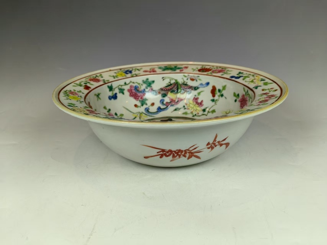 古玩陶瓷清中碗仕女花卉紋粉彩凈手盆真品鑒賞圖