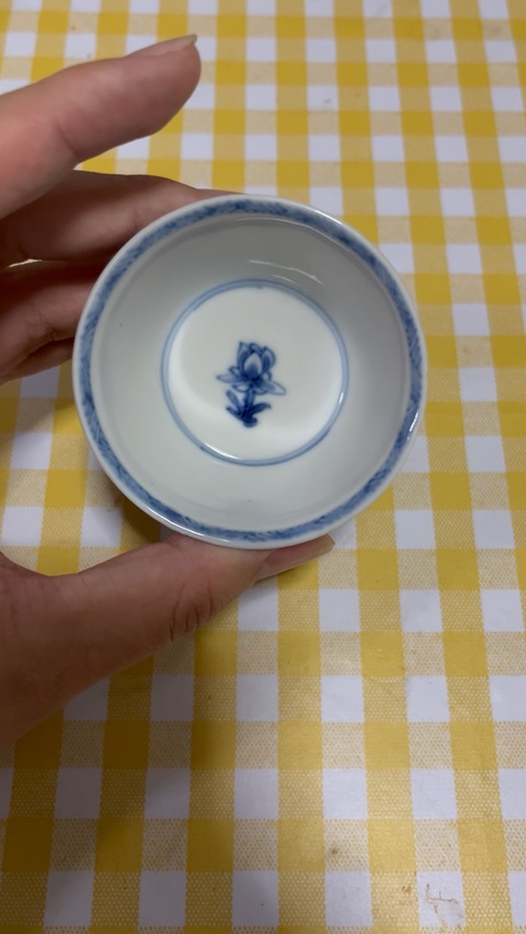 古玩陶瓷花卉紋青花杯真品鑒賞圖