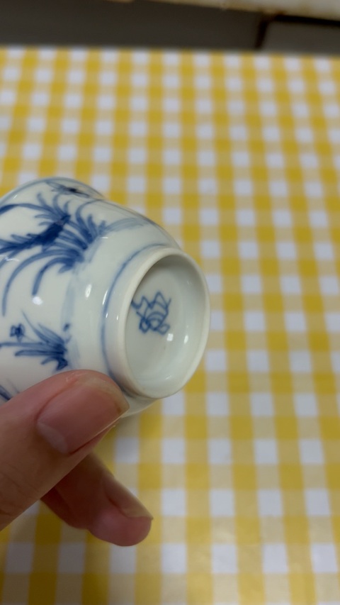 古玩陶瓷花卉紋青花杯真品鑒賞圖