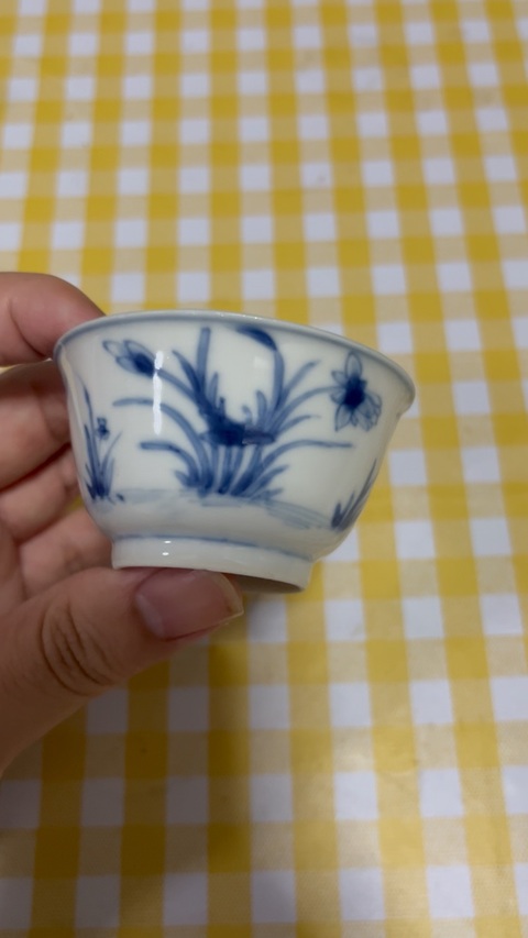 古玩陶瓷花卉紋青花杯真品鑒賞圖