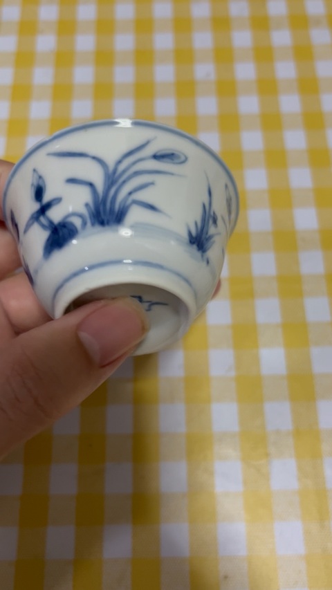 古玩陶瓷花卉紋青花杯真品鑒賞圖