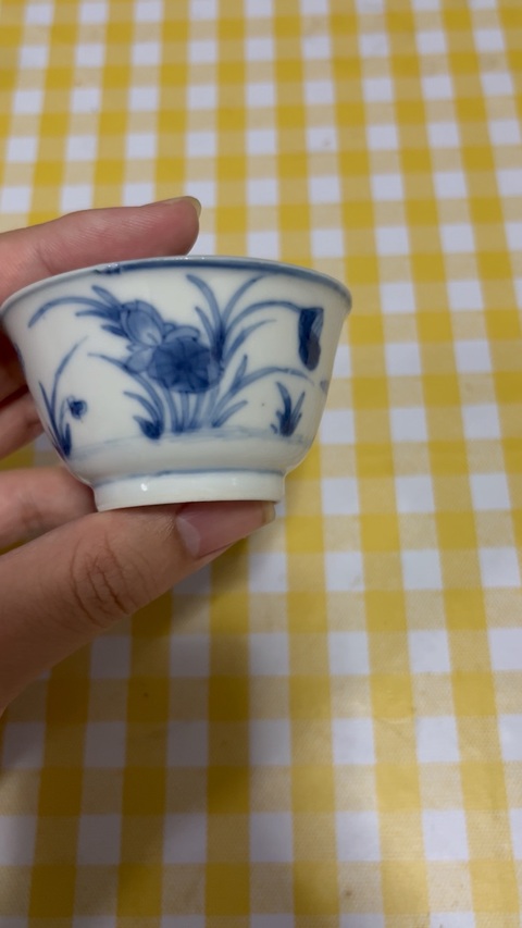 古玩陶瓷花卉紋青花杯真品鑒賞圖