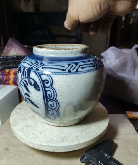 古玩陶瓷花卉紋青花罐真品鑒賞圖