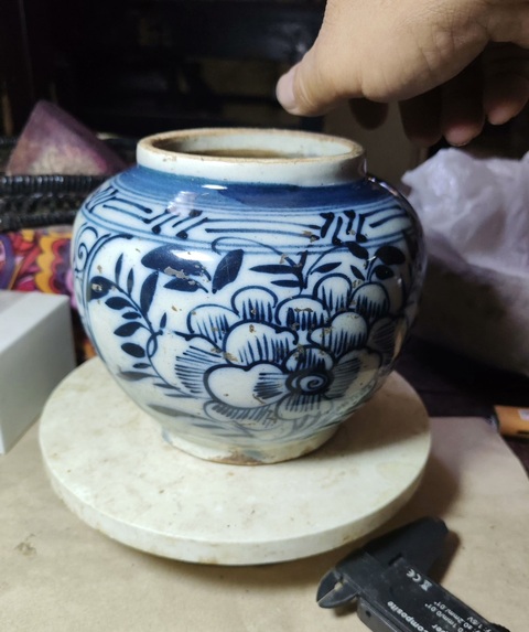 古玩陶瓷花卉紋青花罐真品鑒賞圖
