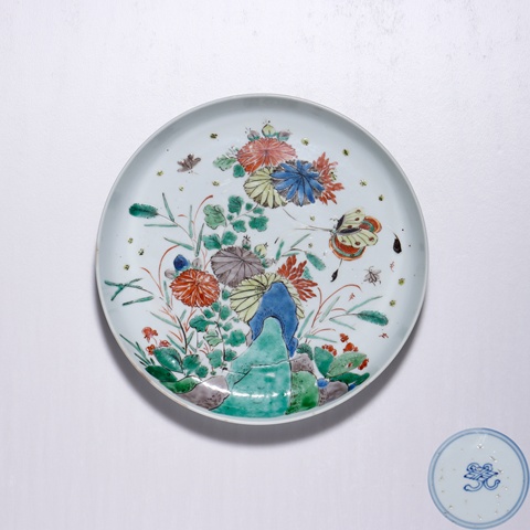 古玩陶瓷五彩花卉蝴蝶紋盤真品鑒賞圖
