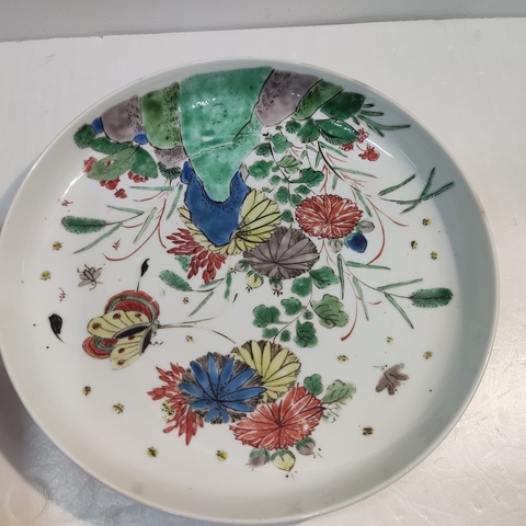 古玩陶瓷五彩花卉蝴蝶紋盤真品鑒賞圖