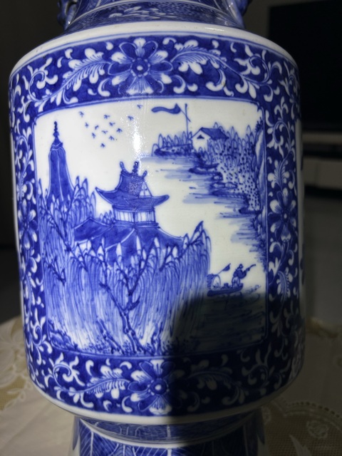 古玩陶瓷青花山水人物獅耳撇口瓶,疑似復(fù)窯真品鑒賞圖