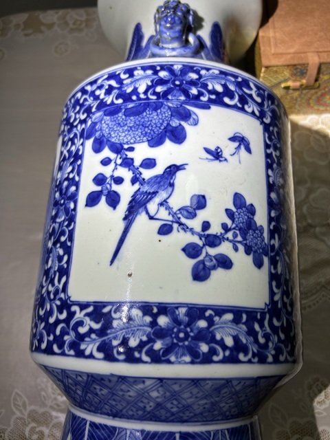 古玩陶瓷青花山水人物獅耳撇口瓶,疑似復(fù)窯真品鑒賞圖