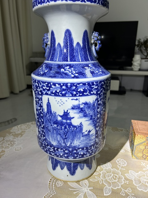 古玩陶瓷青花開窗花鳥山水紋雙耳瓶真品鑒賞圖