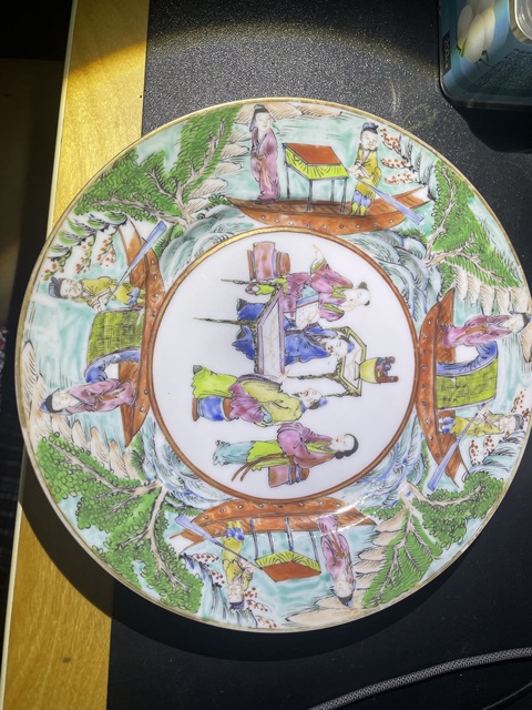 古玩陶瓷人物紋廣彩盤真品鑒賞圖