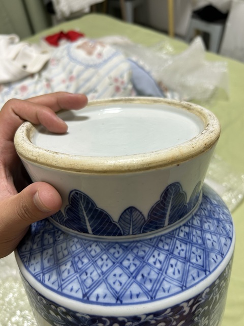 古玩陶瓷青花開窗花鳥山水紋雙耳瓶真品鑒賞圖