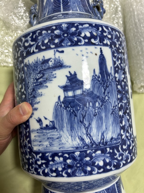 古玩陶瓷青花開窗花鳥山水紋雙耳瓶真品鑒賞圖