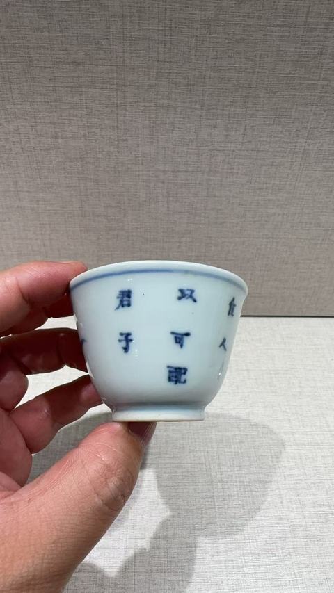 古玩陶瓷青花花卉紋仰鐘杯真品鑒賞圖