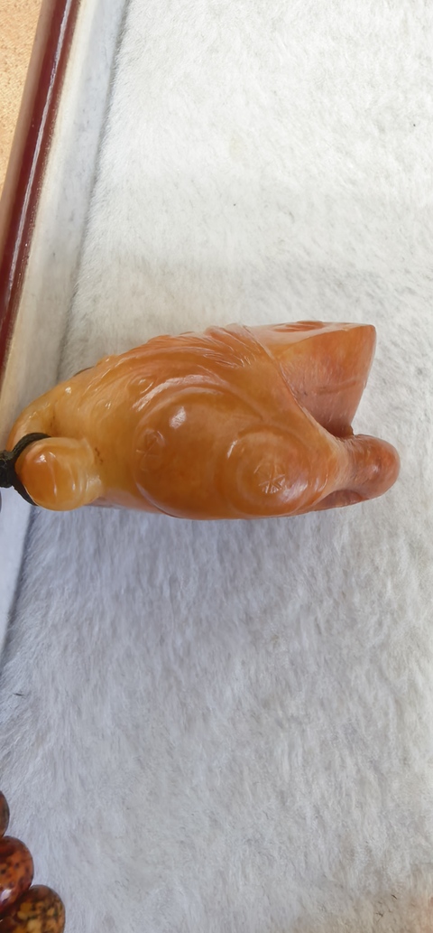 古玩玉器和田玉雕“金蟾”把件真品鑒賞圖