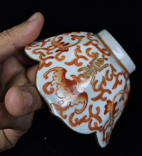 古玩陶瓷福壽紋礬紅花口杯真品鑒賞圖