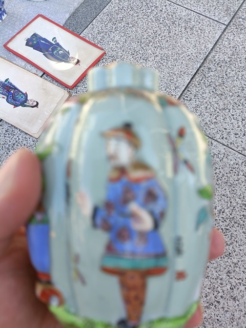 古玩陶瓷人物花鳥蝶紋廣彩罐真品鑒賞圖
