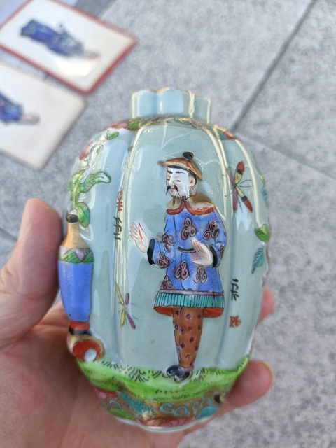 古玩陶瓷人物花鳥蝶紋廣彩罐真品鑒賞圖