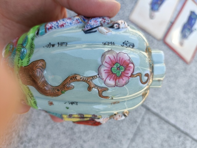 古玩陶瓷人物花鳥蝶紋廣彩罐真品鑒賞圖