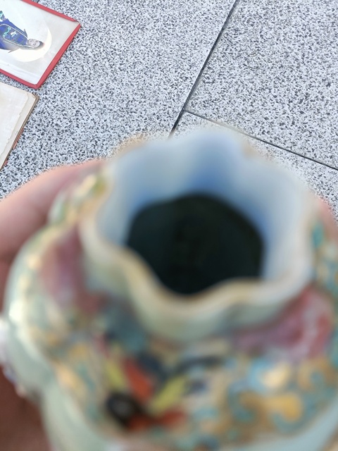 古玩陶瓷人物花鳥蝶紋廣彩罐真品鑒賞圖