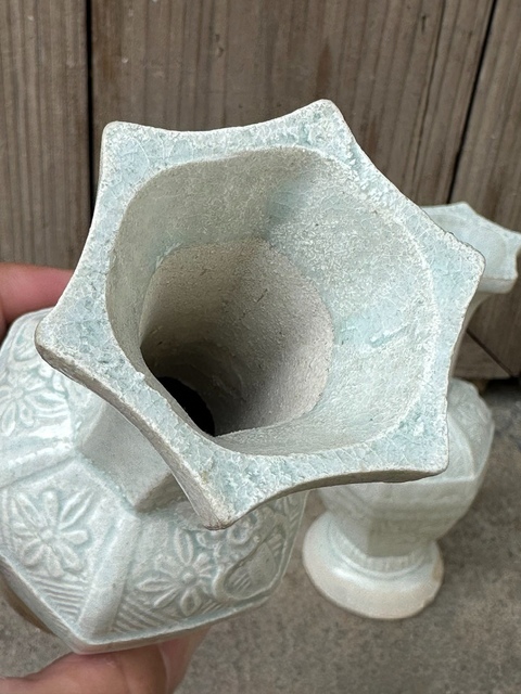 古玩陶瓷云市窯青白釉六方瓶真品鑒賞圖