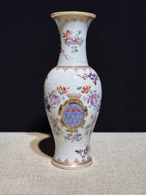 古玩陶瓷廣彩徽章瓷撇口瓶真品鑒賞圖