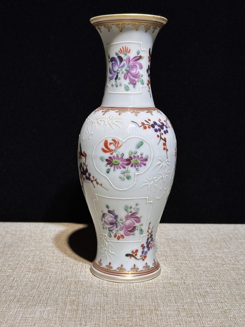 古玩陶瓷廣彩徽章瓷撇口瓶真品鑒賞圖