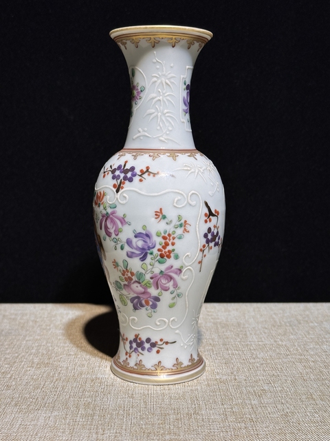 古玩陶瓷廣彩徽章瓷撇口瓶真品鑒賞圖