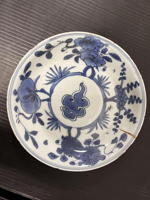 古玩陶瓷晚明青花盤真品鑒賞圖