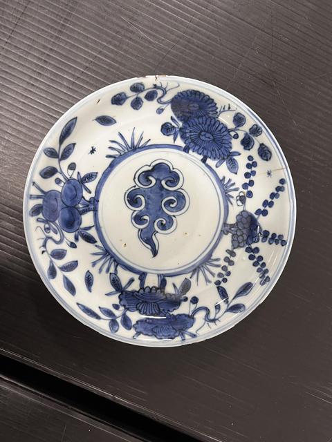 古玩陶瓷晚明青花盤真品鑒賞圖