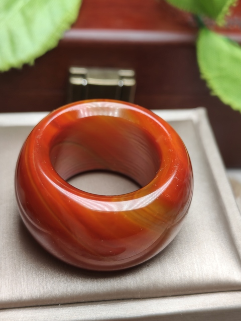 古玩玉器瑪瑙雕“素紋扳指”(收藏級(jí)扳指)拍賣，當(dāng)前價(jià)格388元