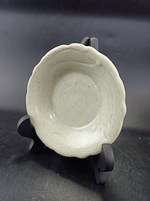 古玩陶瓷【館藏級精品】明 龍泉窯花口盤【著名大窯】【收藏價值極高】拍賣，當前價格0元