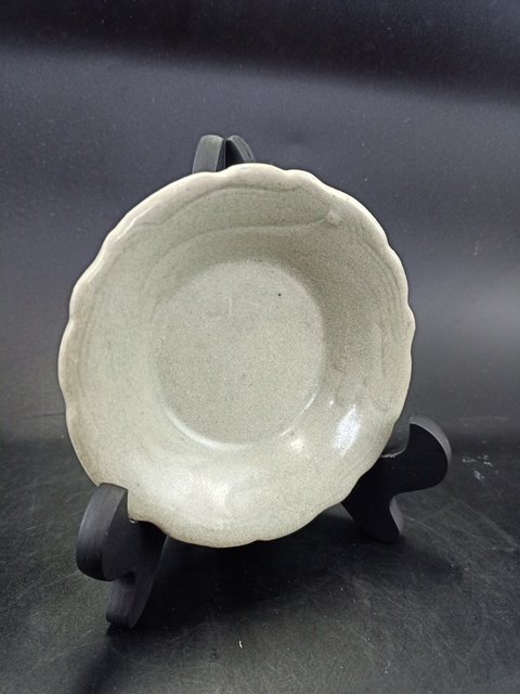 古玩陶瓷【館藏級精品】明 龍泉窯花口盤【著名大窯】【收藏價值極高】拍賣，當前價格0元