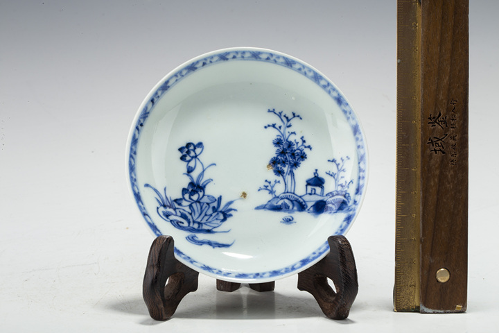 古玩陶瓷清中早·青花花卉風景紋碟拍賣,當前價格512元
