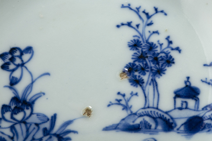 古玩陶瓷清中早·青花花卉風景紋碟拍賣,當前價格512元