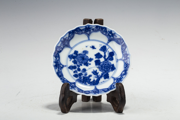 古玩陶瓷清康熙·青花花卉紋花口碟一對拍賣,當(dāng)前價(jià)格544元
