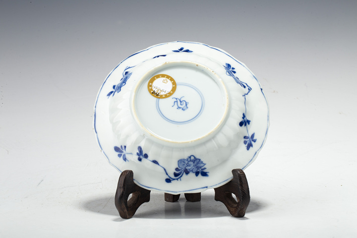古玩陶瓷清康熙·青花開窗山水花卉紋花口碟真品鑒賞圖