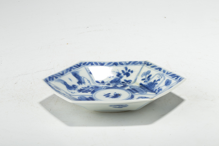 古玩陶瓷清康熙·青花開窗斗雞花卉紋六方碟
拍賣,當前價格0元