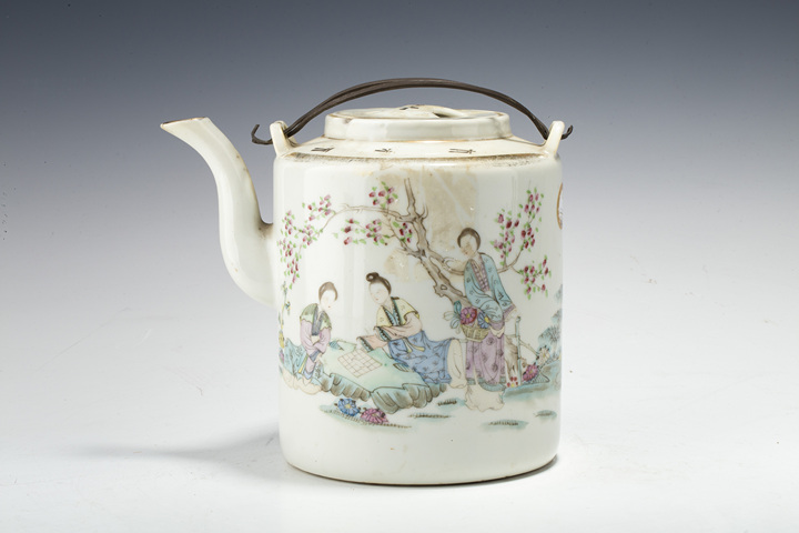 古玩陶瓷民國(guó)·粉彩桃花仕女紋茶壺拍賣，當(dāng)前價(jià)格108元