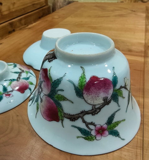 古玩陶瓷桃紋粉彩三才蓋碗真品鑒賞圖