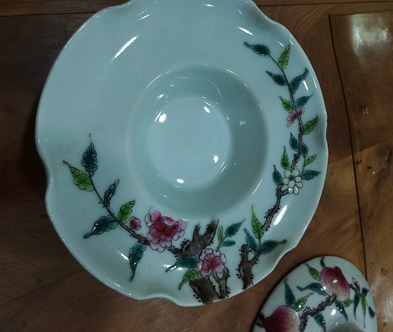 古玩陶瓷桃紋粉彩三才蓋碗真品鑒賞圖