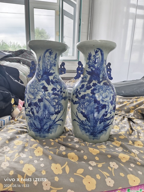 古玩陶瓷花鳥(niǎo)紋青花瓶真品鑒賞圖