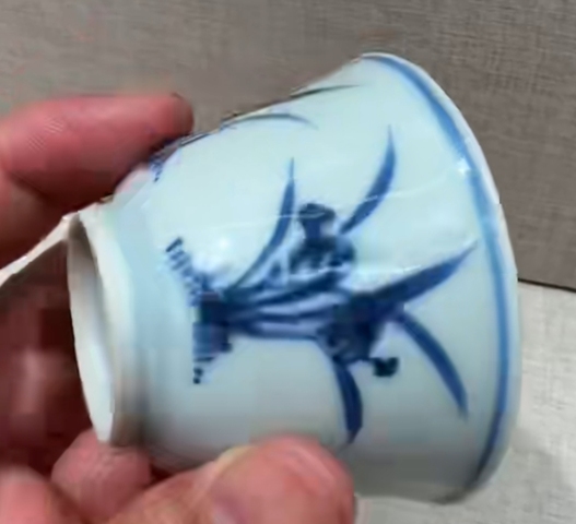 古玩陶瓷青花花卉紋仰鐘杯真品鑒賞圖