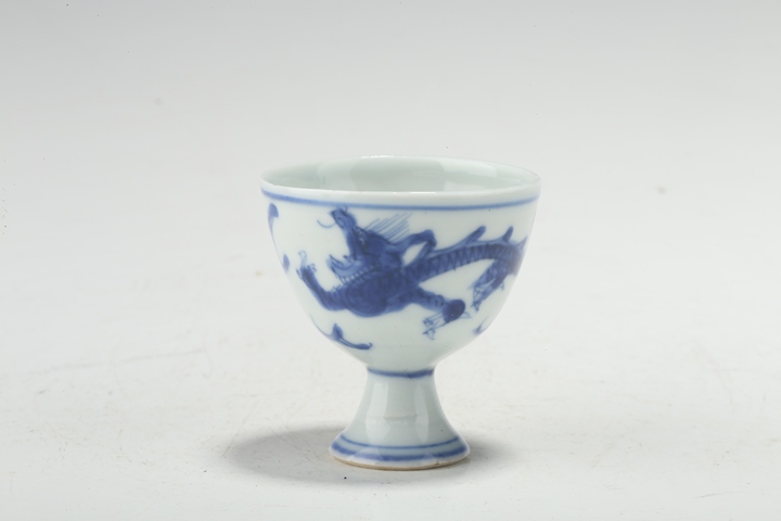 古玩陶瓷明末清初·青花龍紋高足杯真品鑒賞圖