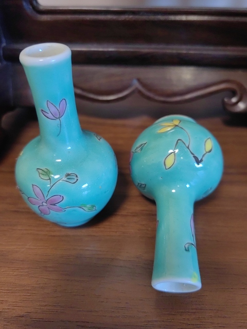 古玩陶瓷松石綠釉粉彩花卉紋天球瓶真品鑒賞圖